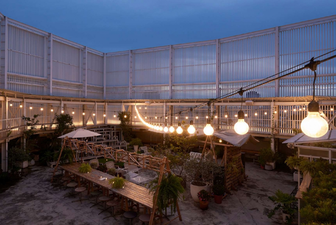 一起享受在微風中的夜晚吧 !